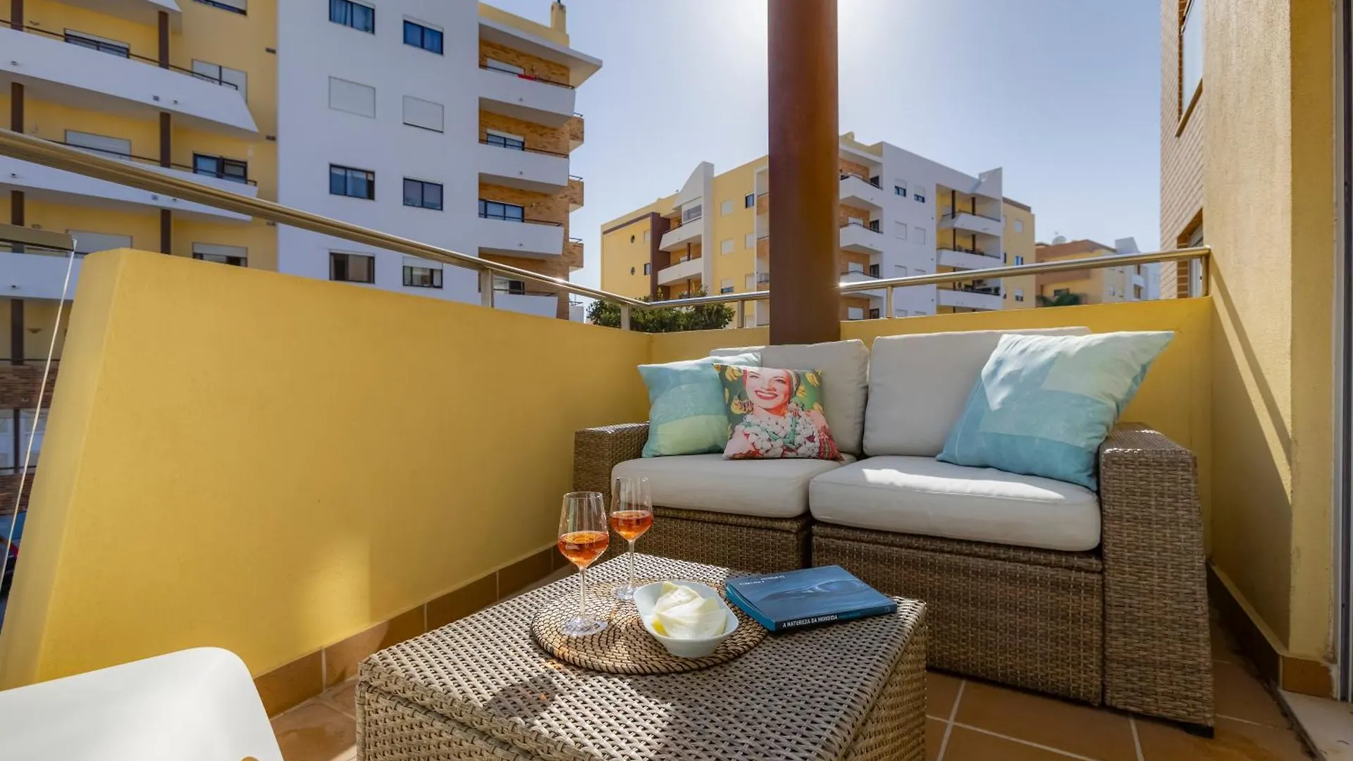Charming 3 Bedroom Apartment Close To Historic Center-Lagos 0*, Lagos